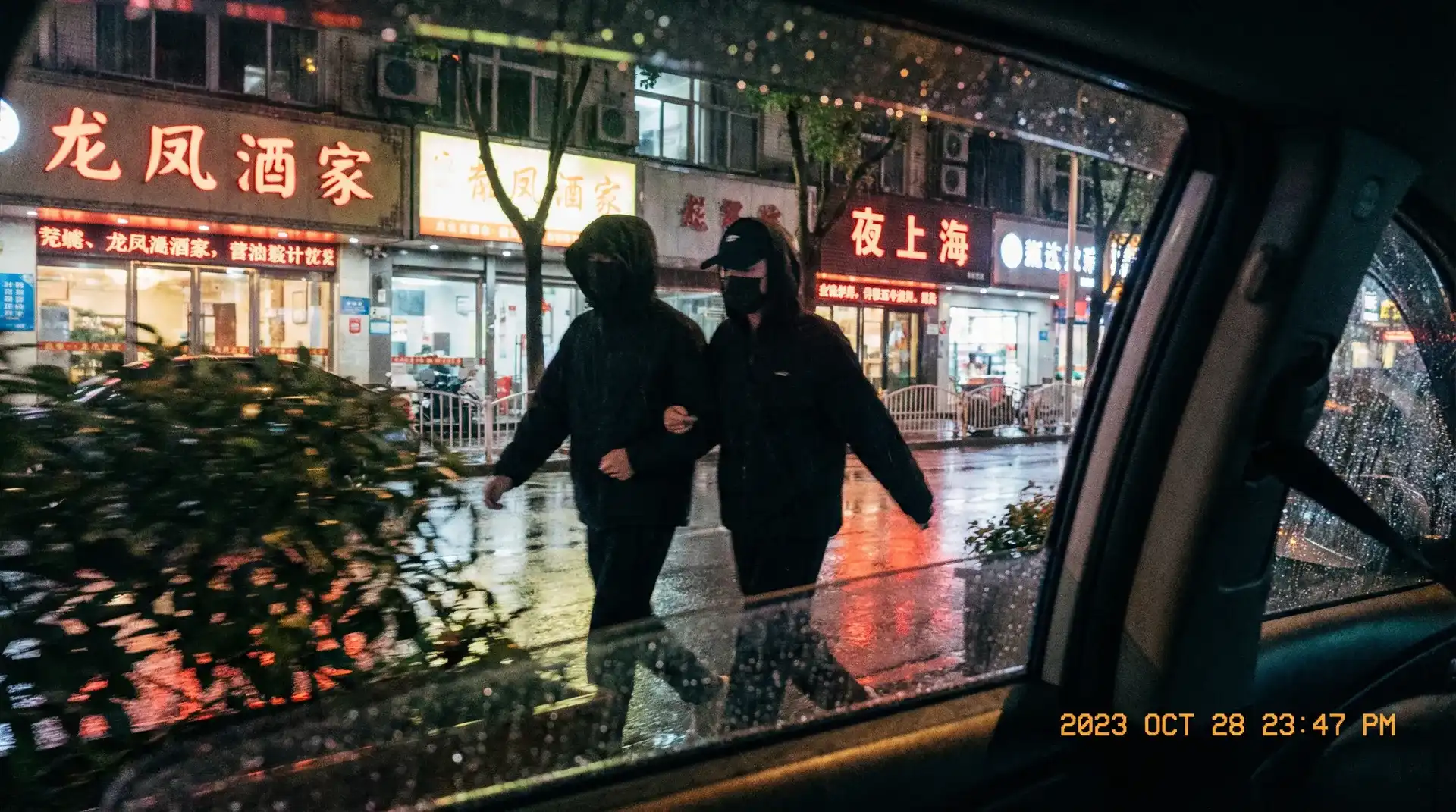 九游会官网 - 顶流明星深夜密会现场抓拍照片